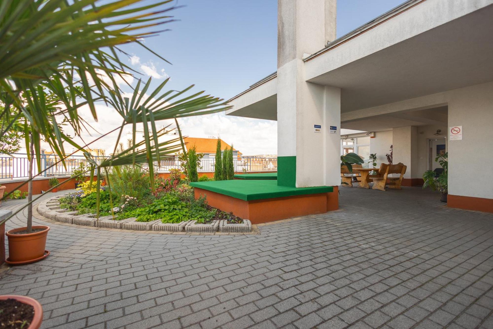 Rooftop City Residence With Deep Garage Budapesta Exterior foto